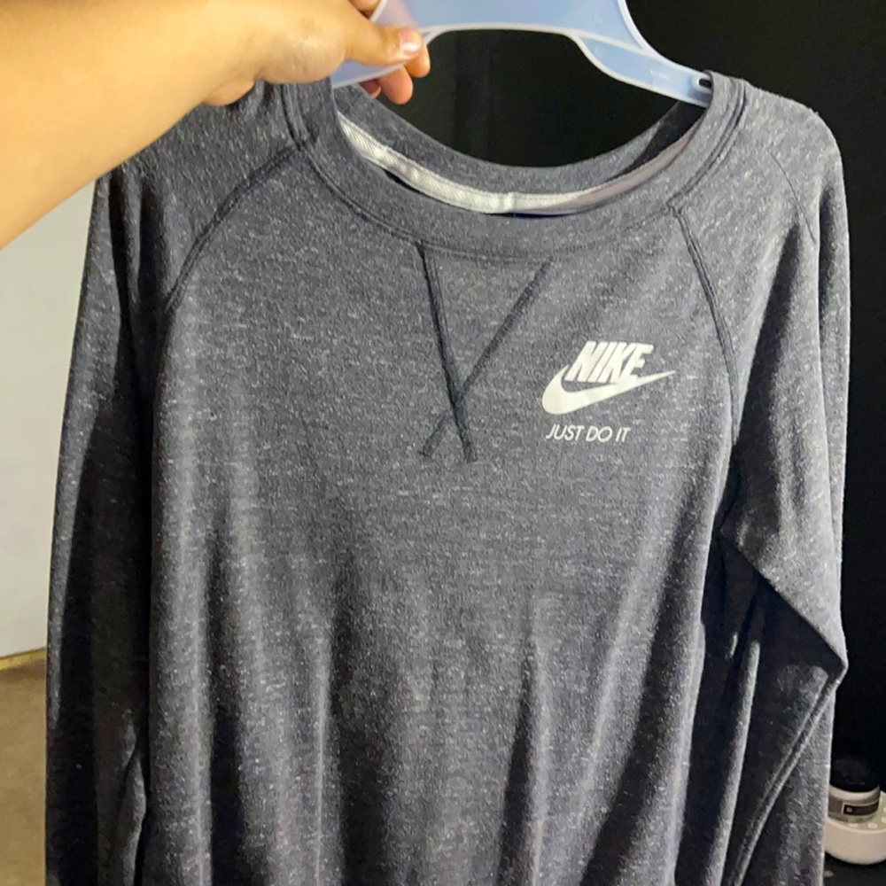 Grey Nike woman’s long sleeve